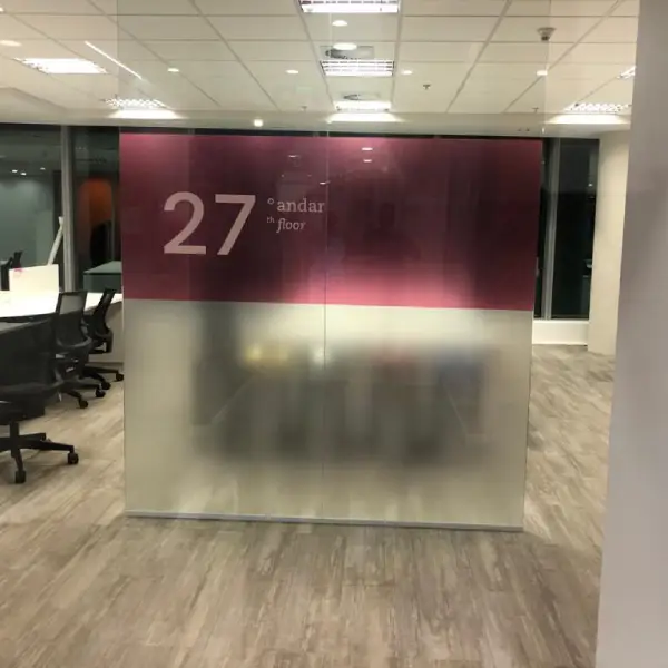 Adesivos para vitrines em Belo Horizonte da Profix Comunicação Visual