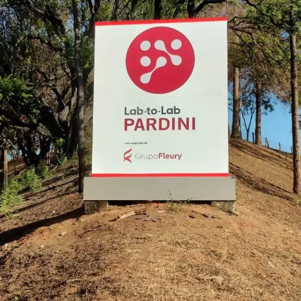 Totem publicitário em Belo Horizonte da Profix Comunicação Visual