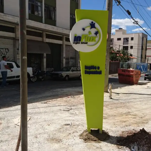 Totem publicitário em Belo Horizonte da Profix Comunicação Visual