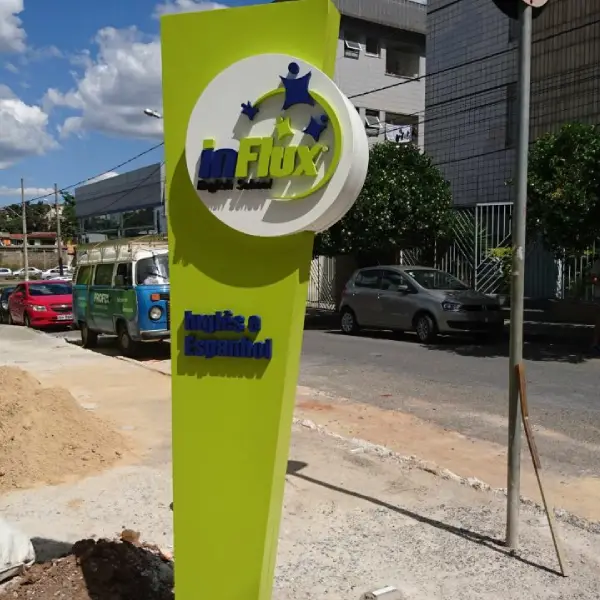 Totem publicitário em Belo Horizonte da Profix Comunicação Visual